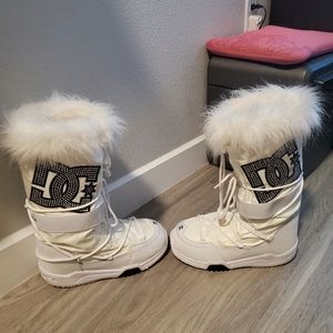 DC boots size large